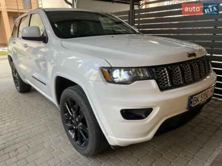 Джип Grand Cherokee 2021 у Рівному на Automoto.ua Білий Джип Grand Cherokee, об'ємом двигуна 3.6 л та пробігом 78 тис. км за 27300 $, фото 1 на Automoto.ua