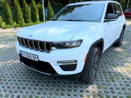 Білий Джип Grand Cherokee, об'ємом двигуна 2 л та пробігом 35 тис. км за 46900 $, фото 1 на Automoto.ua