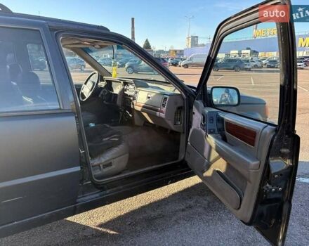 Черный Джип Гранд Чероки, объемом двигателя 5.2 л и пробегом 350 тыс. км за 4500 $, фото 4 на Automoto.ua