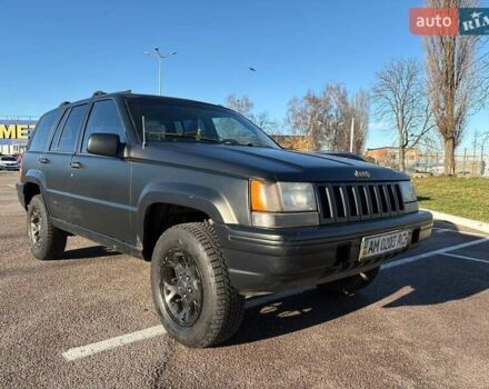 Черный Джип Гранд Чероки, объемом двигателя 5.2 л и пробегом 350 тыс. км за 4500 $, фото 5 на Automoto.ua