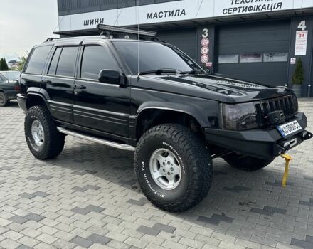 Черный Джип Гранд Чероки, объемом двигателя 5.2 л и пробегом 300 тыс. км за 7500 $, фото 1 на Automoto.ua