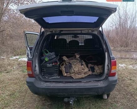 Черный Джип Гранд Чероки, объемом двигателя 2.69 л и пробегом 380 тыс. км за 4700 $, фото 3 на Automoto.ua