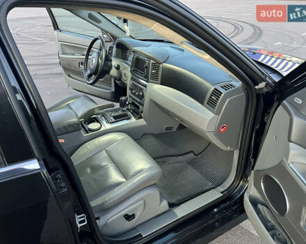 Черный Джип Гранд Чероки, объемом двигателя 2.99 л и пробегом 252 тыс. км за 12000 $, фото 4 на Automoto.ua