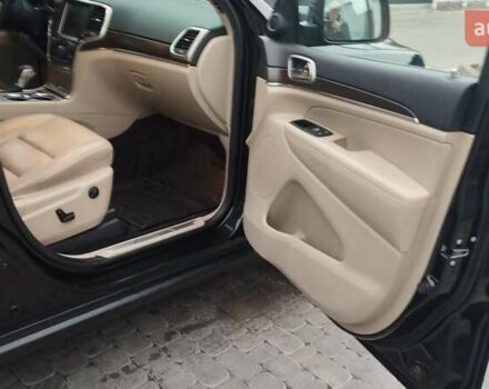 Джип Гранд Чероки 2016 в Киеве на Automoto.ua Черный Джип Гранд Чероки, объемом двигателя 3.6 л и пробегом 121 тыс. км за 22500 $, фото 14 на Automoto.ua