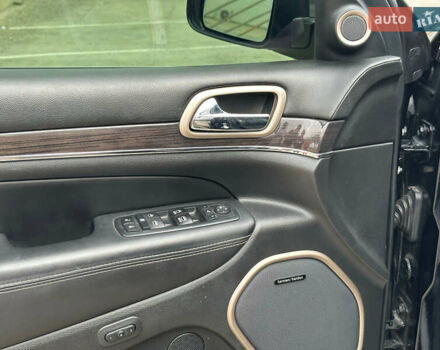 Чорний Джип Grand Cherokee, об'ємом двигуна 5.65 л та пробігом 250 тис. км за 19000 $, фото 6 на Automoto.ua