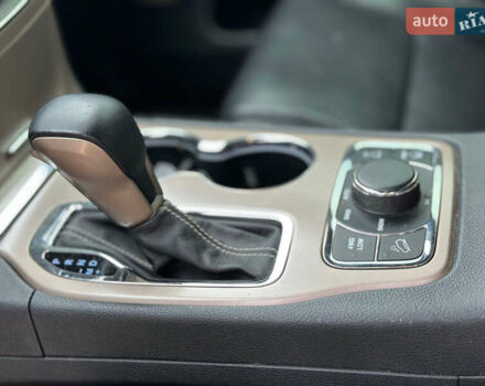 Чорний Джип Grand Cherokee, об'ємом двигуна 5.65 л та пробігом 250 тис. км за 19000 $, фото 7 на Automoto.ua