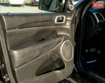 Джип Гранд Чероки 2016 в Черновцах на Automoto.ua Черный Джип Гранд Чероки, объемом двигателя 2.99 л и пробегом 89 тыс. км за 33500 $, фото 38 на Automoto.ua