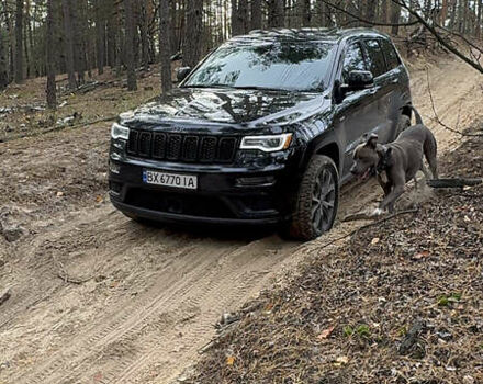 Черный Джип Гранд Чероки, объемом двигателя 5.65 л и пробегом 86 тыс. км за 35000 $, фото 1 на Automoto.ua