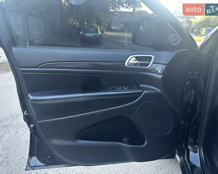 Джип Гранд Чероки 2018 в Полтаве на Automoto.ua Черный Джип Гранд Чероки, объемом двигателя 3.6 л и пробегом 95 тыс. км за 20450 $, фото 18 на Automoto.ua