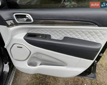 Черный Джип Гранд Чероки, объемом двигателя 5.65 л и пробегом 86 тыс. км за 35000 $, фото 17 на Automoto.ua