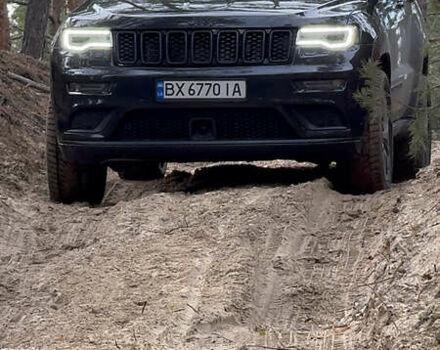 Черный Джип Гранд Чероки, объемом двигателя 5.65 л и пробегом 86 тыс. км за 35000 $, фото 4 на Automoto.ua