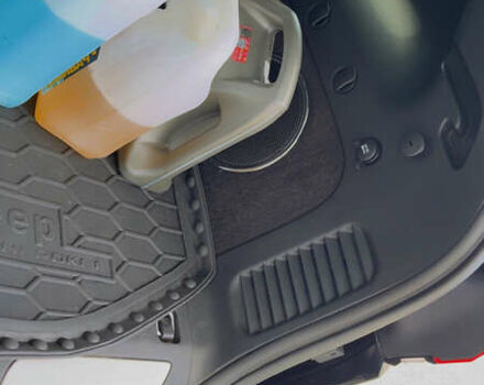 Черный Джип Гранд Чероки, объемом двигателя 2.99 л и пробегом 27 тыс. км за 47000 $, фото 19 на Automoto.ua