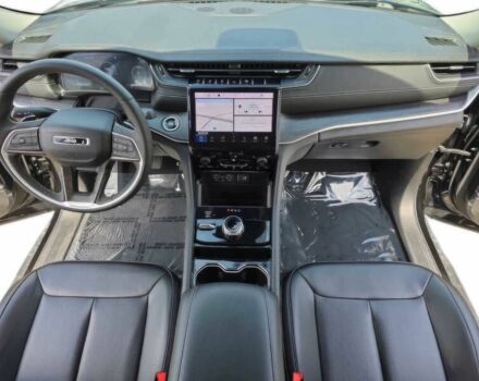 Чорний Джип Grand Cherokee, об'ємом двигуна 0 л та пробігом 18 тис. км за 40000 $, фото 4 на Automoto.ua