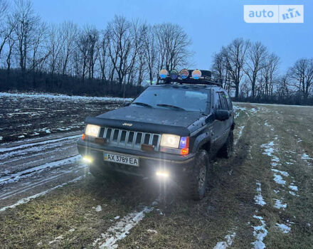 Чорний Джип Grand Cherokee, об'ємом двигуна 3.95 л та пробігом 250 тис. км за 3200 $, фото 1 на Automoto.ua