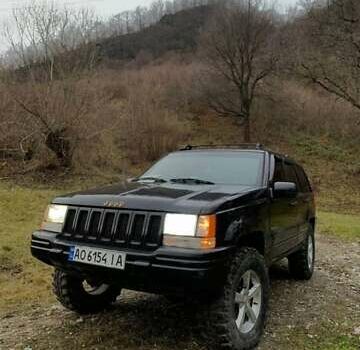 Черный Джип Гранд Чероки, объемом двигателя 5.2 л и пробегом 330 тыс. км за 5900 $, фото 1 на Automoto.ua