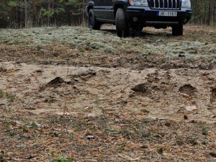 Черный Джип Гранд Чероки, объемом двигателя 2.7 л и пробегом 300 тыс. км за 5800 $, фото 1 на Automoto.ua