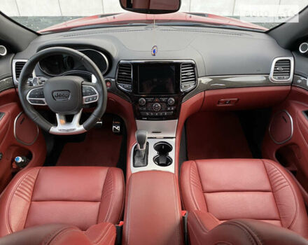 Красный Джип Гранд Чероки, объемом двигателя 6.2 л и пробегом 5 тыс. км за 99999 $, фото 8 на Automoto.ua