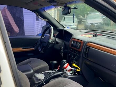 Джип Grand Cherokee 1999 у Броварах на Automoto.ua Джип Grand Cherokee, об'ємом двигуна 4 л та пробігом 400 тис. км за 6400 $, фото 1 на Automoto.ua
