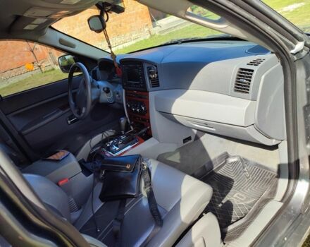 Серый Джип Гранд Чероки, объемом двигателя 3 л и пробегом 340 тыс. км за 5000 $, фото 3 на Automoto.ua