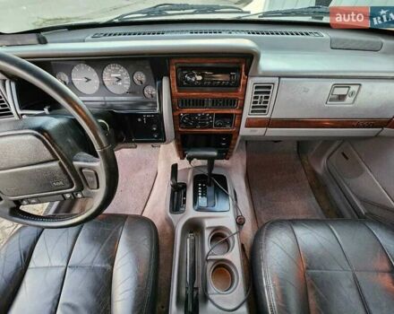 Серый Джип Гранд Чероки, объемом двигателя 5.2 л и пробегом 93 тыс. км за 6600 $, фото 8 на Automoto.ua