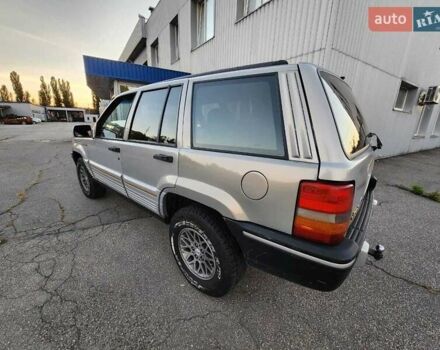 Серый Джип Гранд Чероки, объемом двигателя 5.2 л и пробегом 93 тыс. км за 6600 $, фото 3 на Automoto.ua