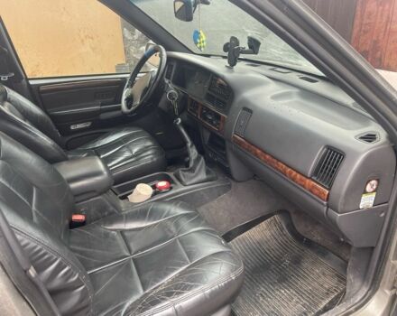 Серый Джип Гранд Чероки, объемом двигателя 2.5 л и пробегом 360 тыс. км за 3000 $, фото 2 на Automoto.ua