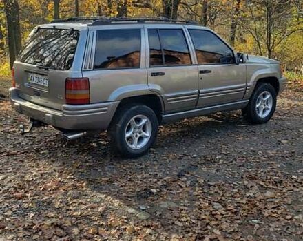 Сірий Джип Grand Cherokee, об'ємом двигуна 5.9 л та пробігом 216 тис. км за 10000 $, фото 1 на Automoto.ua