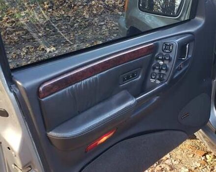 Сірий Джип Grand Cherokee, об'ємом двигуна 5.9 л та пробігом 216 тис. км за 10000 $, фото 17 на Automoto.ua