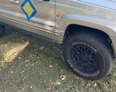 Серый Джип Гранд Чероки, объемом двигателя 2.7 л и пробегом 241 тыс. км за 8500 $, фото 1 на Automoto.ua