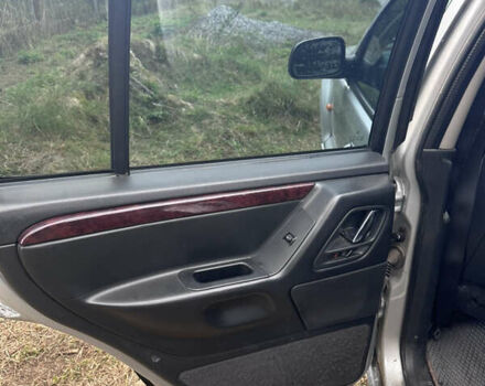 Серый Джип Гранд Чероки, объемом двигателя 2.69 л и пробегом 331 тыс. км за 9200 $, фото 9 на Automoto.ua