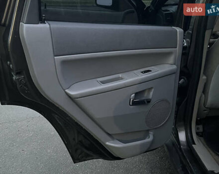 Серый Джип Гранд Чероки, объемом двигателя 3.7 л и пробегом 268 тыс. км за 6600 $, фото 31 на Automoto.ua