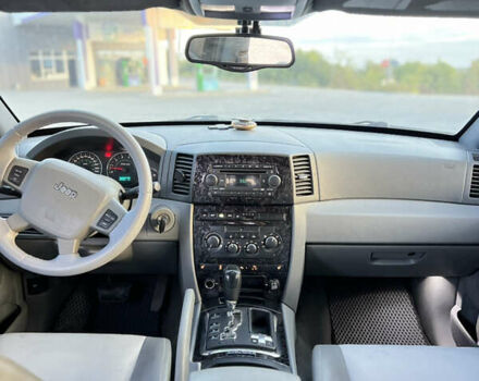 Серый Джип Гранд Чероки, объемом двигателя 2.99 л и пробегом 400 тыс. км за 11000 $, фото 11 на Automoto.ua