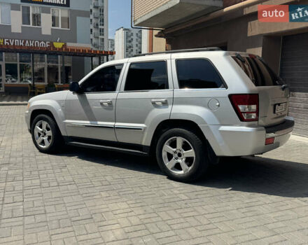 Сірий Джип Grand Cherokee, об'ємом двигуна 5.65 л та пробігом 242 тис. км за 9000 $, фото 4 на Automoto.ua