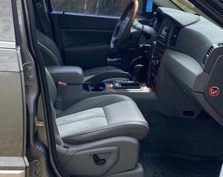 Джип Grand Cherokee 2006 у Житомирі на Automoto.ua Сірий Джип Grand Cherokee, об'ємом двигуна 3 л та пробігом 243 тис. км за 9999 $, фото 25 на Automoto.ua