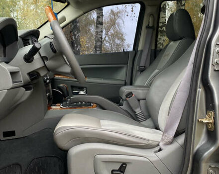 Джип Grand Cherokee 2006 у Житомирі на Automoto.ua Сірий Джип Grand Cherokee, об'ємом двигуна 3 л та пробігом 243 тис. км за 9999 $, фото 28 на Automoto.ua