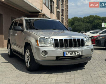 Сірий Джип Grand Cherokee, об'ємом двигуна 5.65 л та пробігом 242 тис. км за 9000 $, фото 1 на Automoto.ua