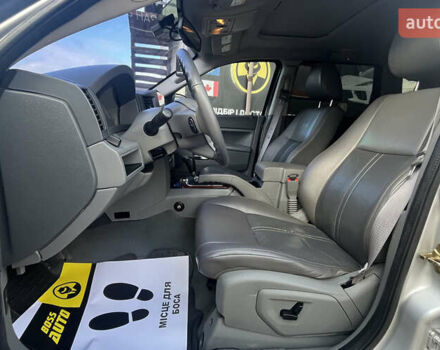 Серый Джип Гранд Чероки, объемом двигателя 5.65 л и пробегом 244 тыс. км за 9200 $, фото 15 на Automoto.ua