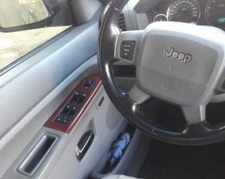 Серый Джип Гранд Чероки, объемом двигателя 5.65 л и пробегом 171 тыс. км за 10800 $, фото 4 на Automoto.ua