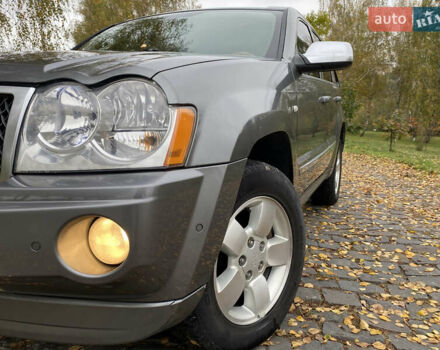Джип Grand Cherokee 2006 у Житомирі на Automoto.ua Сірий Джип Grand Cherokee, об'ємом двигуна 3 л та пробігом 243 тис. км за 9999 $, фото 58 на Automoto.ua