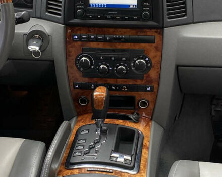 Джип Grand Cherokee 2006 у Житомирі на Automoto.ua Сірий Джип Grand Cherokee, об'ємом двигуна 3 л та пробігом 243 тис. км за 9999 $, фото 20 на Automoto.ua