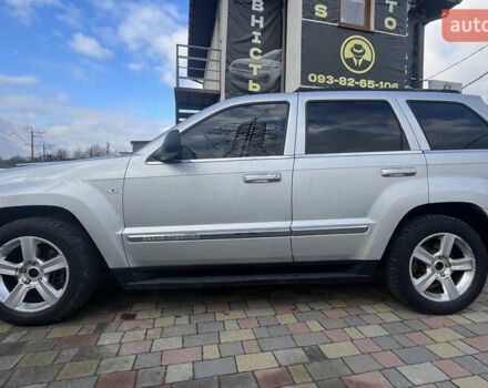 Серый Джип Гранд Чероки, объемом двигателя 5.65 л и пробегом 244 тыс. км за 9200 $, фото 3 на Automoto.ua