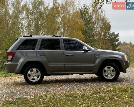 Джип Grand Cherokee 2006 у Житомирі на Automoto.ua Сірий Джип Grand Cherokee, об'ємом двигуна 3 л та пробігом 243 тис. км за 9999 $, фото 12 на Automoto.ua