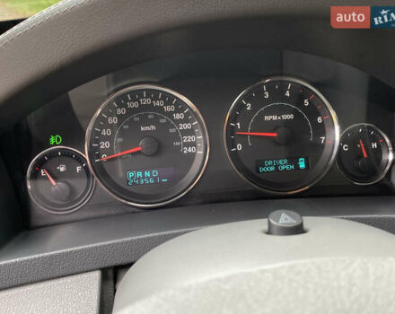 Джип Grand Cherokee 2006 у Житомирі на Automoto.ua Сірий Джип Grand Cherokee, об'ємом двигуна 3 л та пробігом 243 тис. км за 9999 $, фото 32 на Automoto.ua