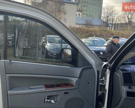 Серый Джип Гранд Чероки, объемом двигателя 5.65 л и пробегом 244 тыс. км за 9200 $, фото 16 на Automoto.ua