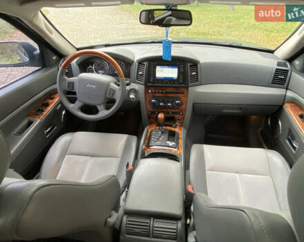 Джип Grand Cherokee 2006 у Житомирі на Automoto.ua Сірий Джип Grand Cherokee, об'ємом двигуна 3 л та пробігом 243 тис. км за 9999 $, фото 19 на Automoto.ua