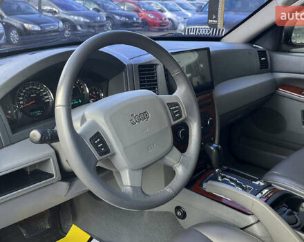 Серый Джип Гранд Чероки, объемом двигателя 5.65 л и пробегом 244 тыс. км за 9200 $, фото 9 на Automoto.ua