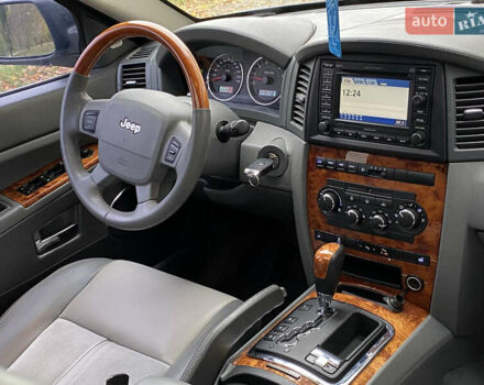 Джип Grand Cherokee 2006 у Житомирі на Automoto.ua Сірий Джип Grand Cherokee, об'ємом двигуна 3 л та пробігом 243 тис. км за 9999 $, фото 3 на Automoto.ua