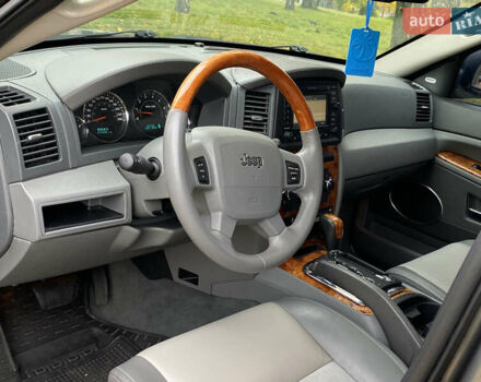 Джип Grand Cherokee 2006 у Житомирі на Automoto.ua Сірий Джип Grand Cherokee, об'ємом двигуна 3 л та пробігом 243 тис. км за 9999 $, фото 27 на Automoto.ua