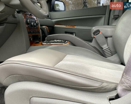 Джип Grand Cherokee 2006 у Житомирі на Automoto.ua Сірий Джип Grand Cherokee, об'ємом двигуна 3 л та пробігом 243 тис. км за 9999 $, фото 34 на Automoto.ua