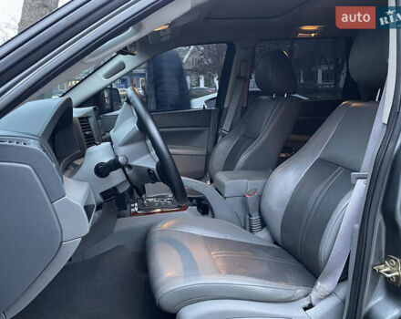 Сірий Джип Grand Cherokee, об'ємом двигуна 5.7 л та пробігом 205 тис. км за 11999 $, фото 7 на Automoto.ua